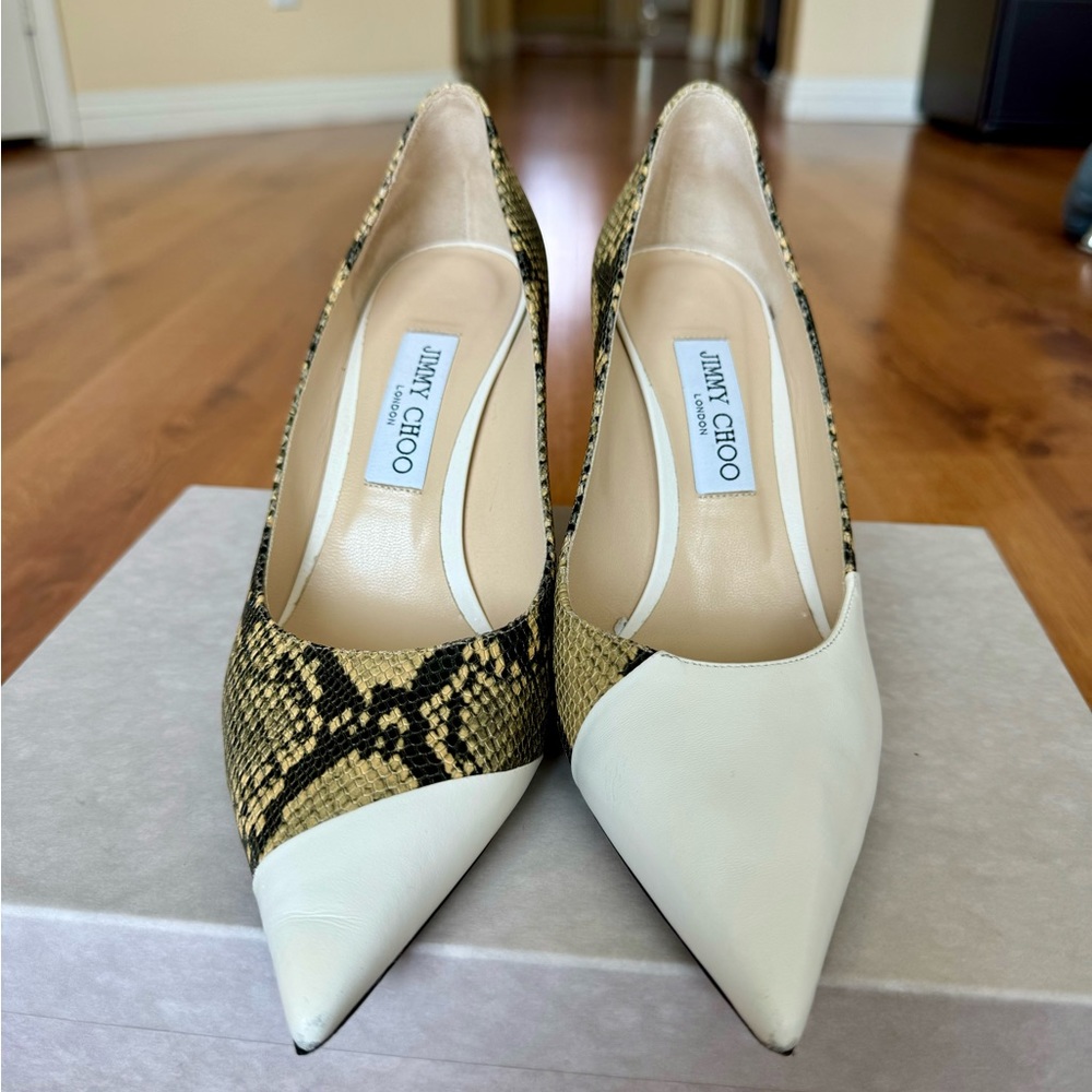Jimmy Choo Asymmetrical Love 85 Pumps in Snake-White